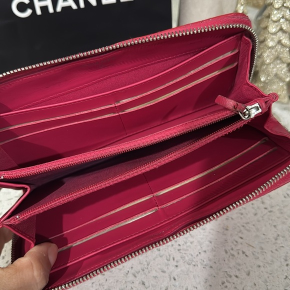 🩷CHANEL Patent Quilted Double Stitched Zip Around Wallet - Picture 13 of 17